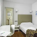 캐주얼 구레아 게스트하우스 2*